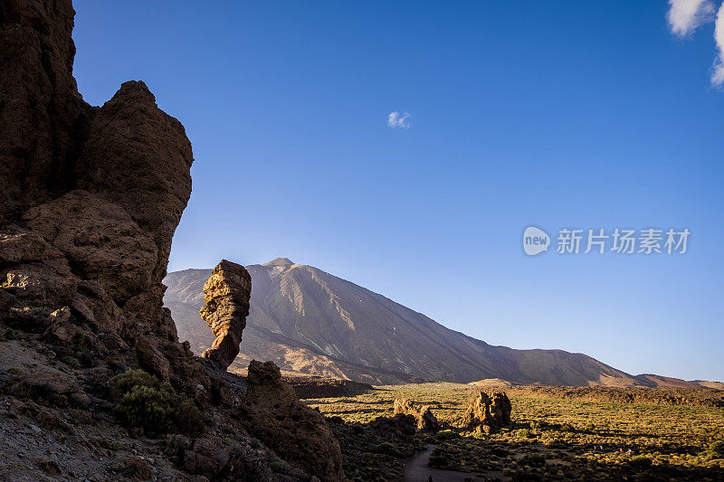 El Teide火山和Roque Cinchado火山，从Roques de García, Teide国家公园(国家Teide公园)，特内里费，加那利群岛，西班牙